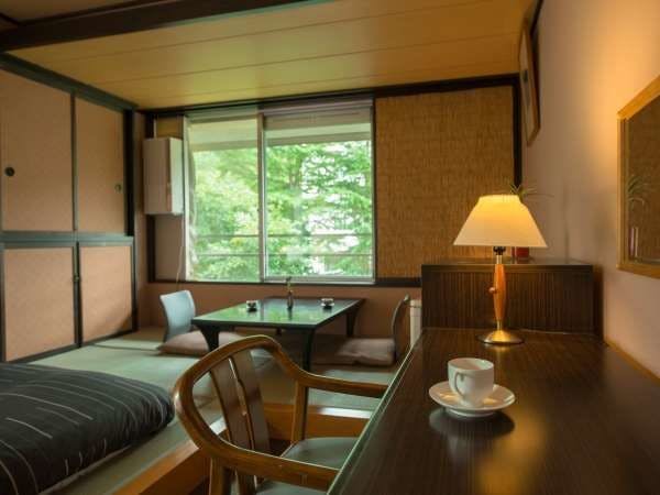 มีโต๊ะทำงาน เหมาะสำหรับธุรกิจ