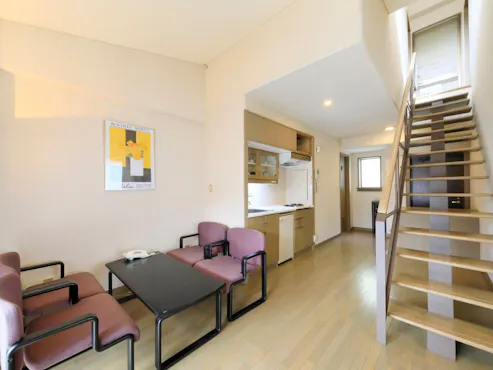 Lantai 2, Gedung East West