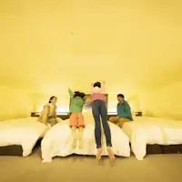 ห้องแกลมปิ้งแบบทริปเปิล รองรับได้สูงสุด 4 ท่าน