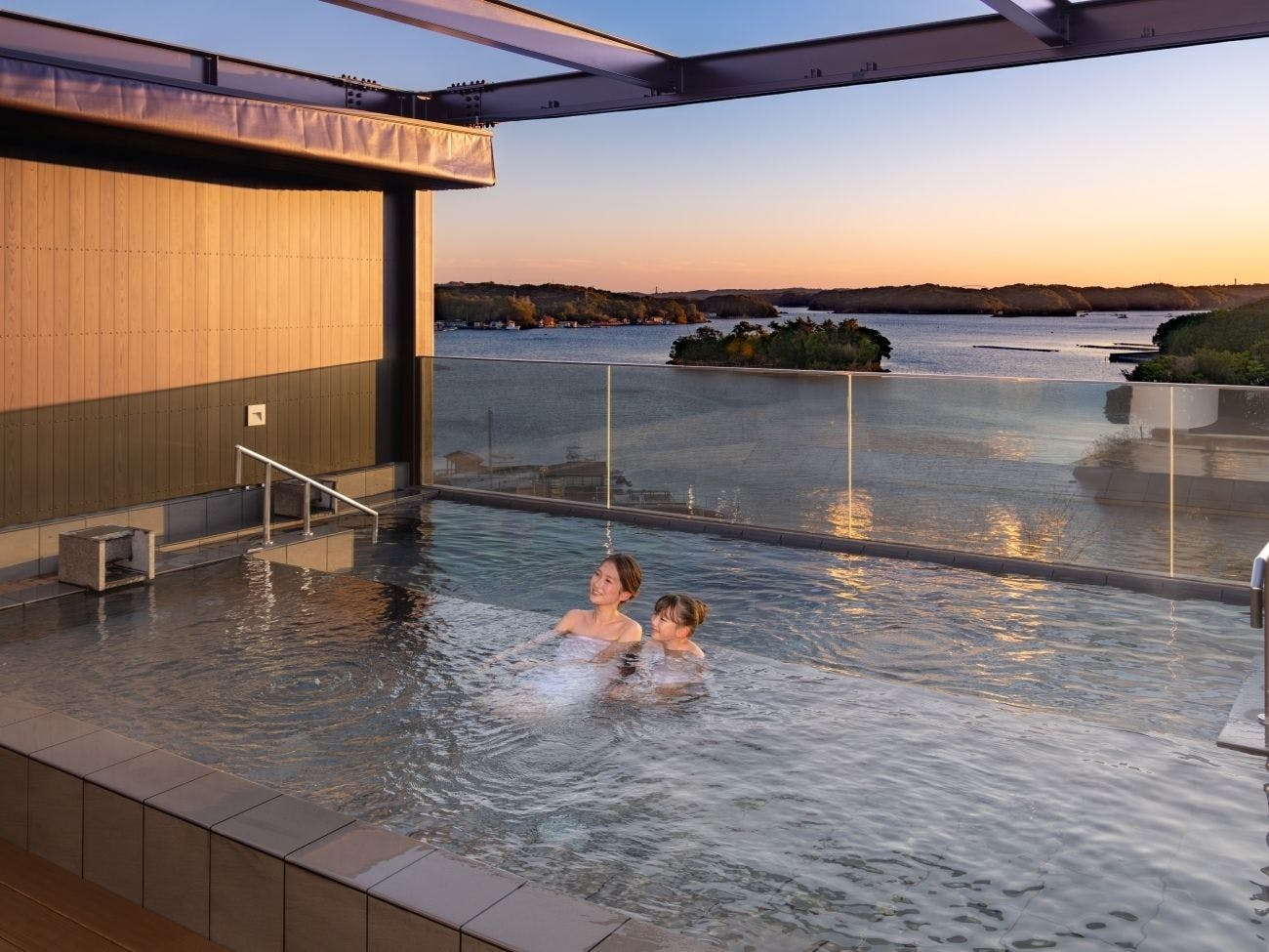 บ่อออนเซ็นกลางแจ้งพร้อมวิว “ยูนางิ โนะ ยู” (สลับเวลาเข้าใช้ระหว่างชาย/หญิง)