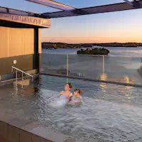 บ่อออนเซ็นกลางแจ้งพร้อมวิว “ยูนางิ โนะ ยู” (สลับเวลาเข้าใช้ระหว่างชาย/หญิง)