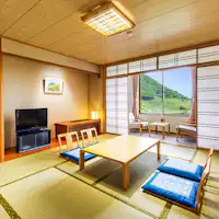 ผ่อนคลายในห้องสไตล์ญี่ปุ่นที่กว้างขวางและสะอาด