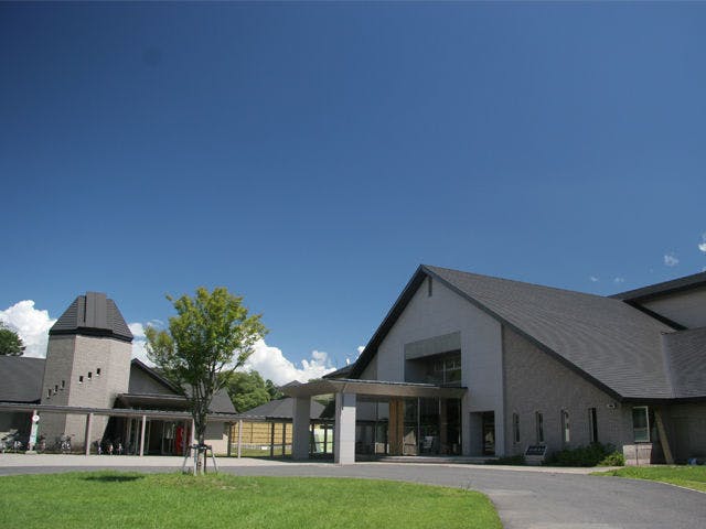 ไปยังอุระบันไดที่ลมจากที่ราบสูงพัดเบา ๆ...