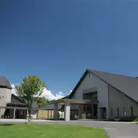 ไปยังอุระบันไดที่ลมจากที่ราบสูงพัดเบา ๆ...