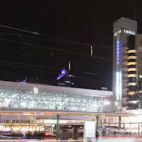 โรงแรมภายนอก (วิวกลางคืน)