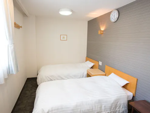 ตัวอย่างห้องพักแบบเตียงคู่สไตล์ตะวันตก