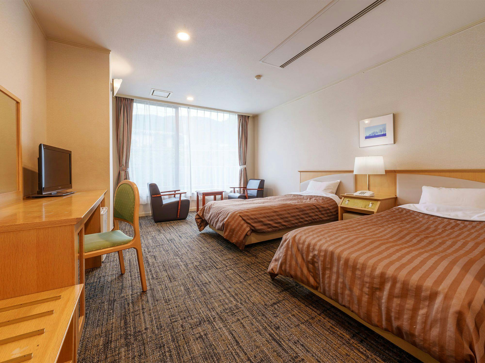 Kamar Twin Bergaya Barat (Sisi Pegunungan)