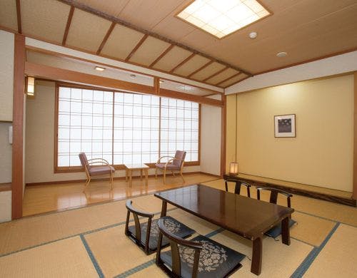 和室8～10畳【川側・アウトバス】