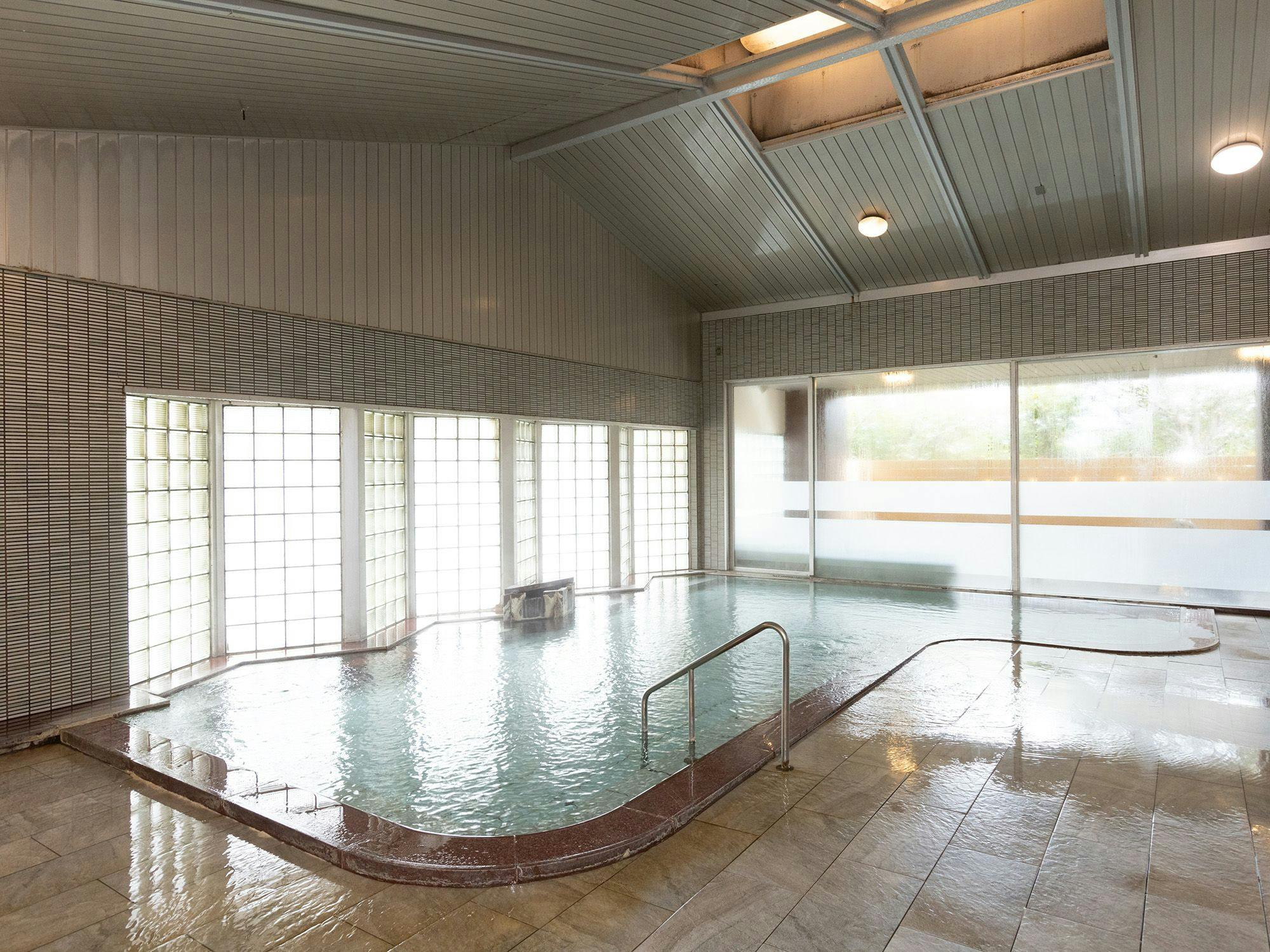 ตัวอย่างห้องอาบน้ำสาธารณะ