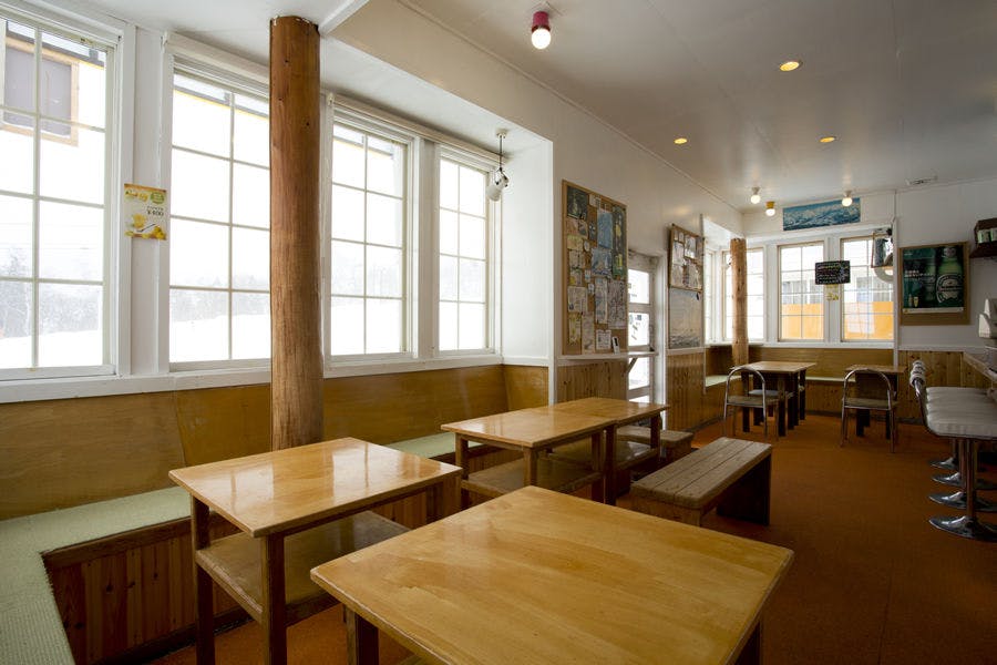 Buka hanya pada musim dingin