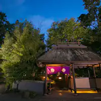 ก้าวผ่านประตูหลังคามุงจาก คุณจะเข้าสู่พื้นที่ที่ไม่ธรรมดา