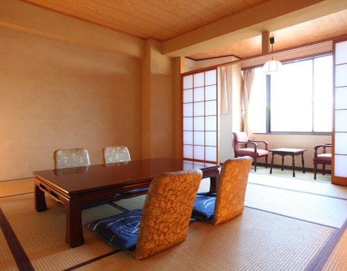 伊東の市街地と相模湾を望める海側のお部屋