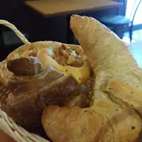 Roti segar yang dibakar setiap hari