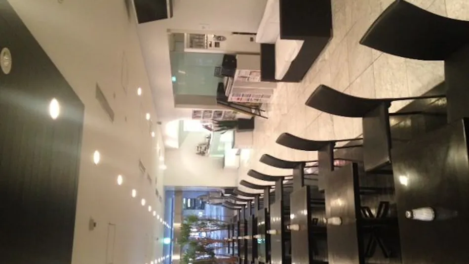 Hamilton Hotel Black