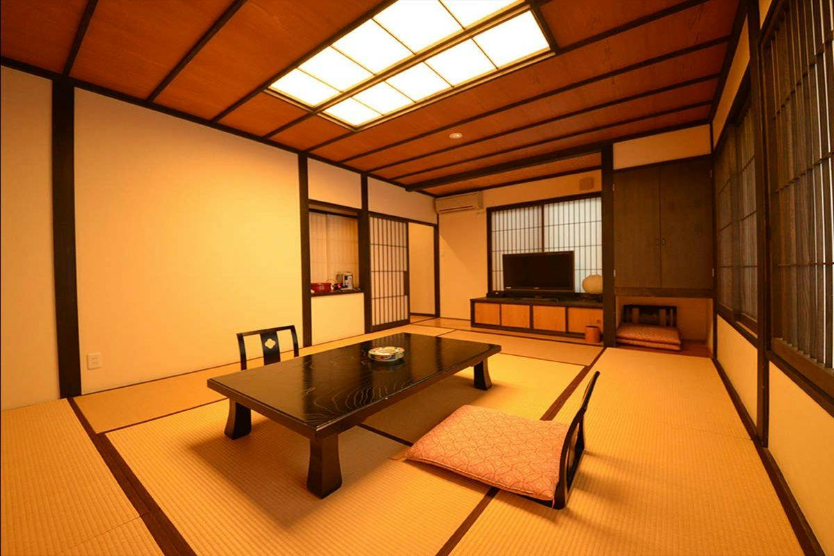 Akayu Onsen Art Museum-like Inn Ryokan Yamato-ya