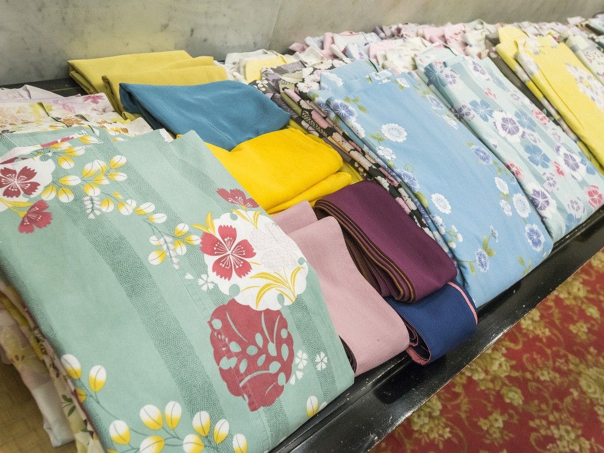 ตัวอย่างชุดยูกาตะสี