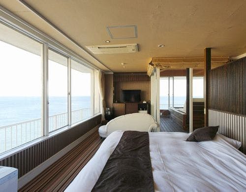 露天風呂付き貴賓室「ＴＵＫＩ」