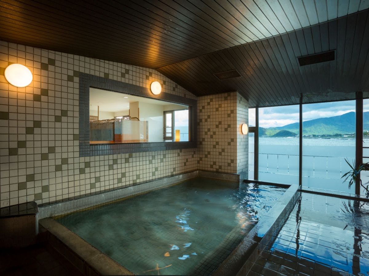 ห้องอาบน้ำรวม - สำหรับผู้หญิง