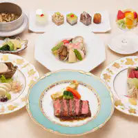 附葡萄酒牛肉的特選套餐