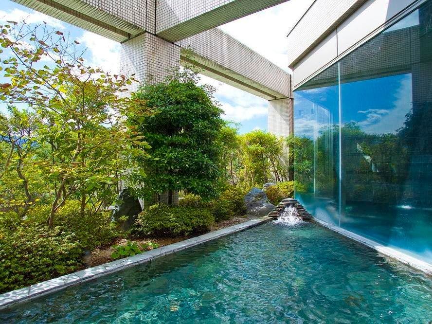 น้ำพุร้อน ห้องอาบน้ำขนาดใหญ่กลางแจ้ง (กลางวัน)