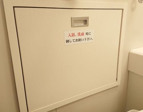 シングルルームの倒して使う棚