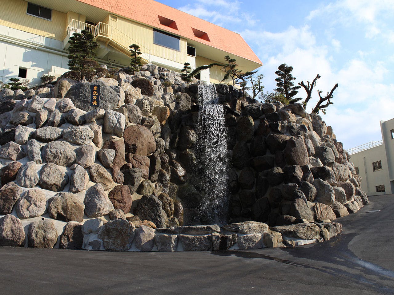 【Air Terjun Toyosarai】Menyambut Anda dengan air terjun setinggi 14m