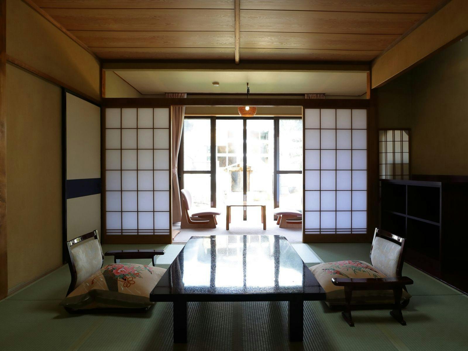 【ห้องพักหลัก 10 เสื่อ】ห้องพักราคาประหยัดที่สุดของเรา