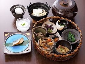 湯郷温泉　和モダンなお宿　かつらぎ