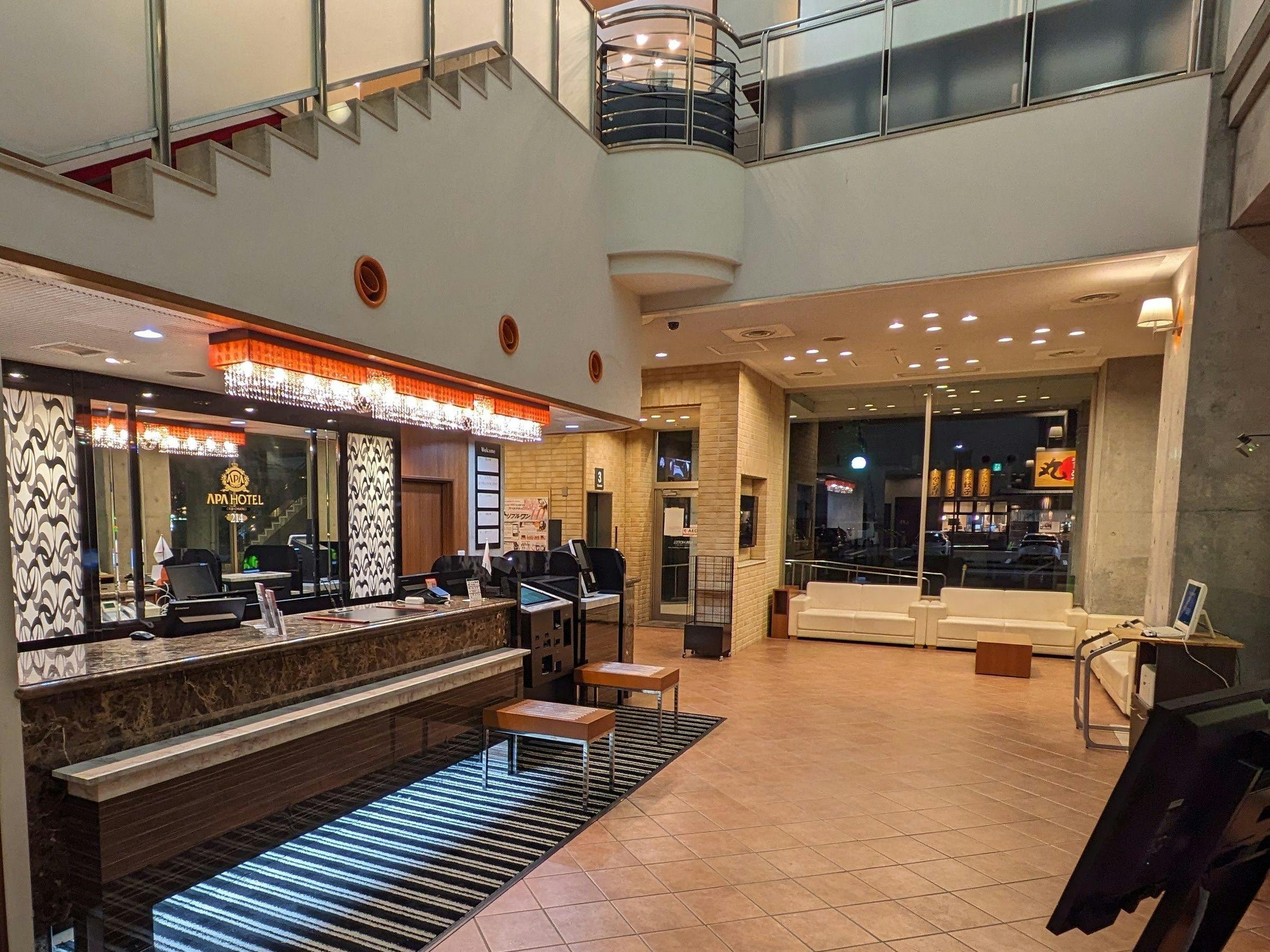 호텔 로비와 프런트의 이미지