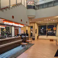 Gambar lobi dan kaunter penerimaan tetamu Hotel