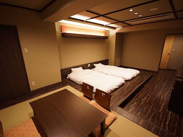 전망이 있는 일본식 및 서양식 객실