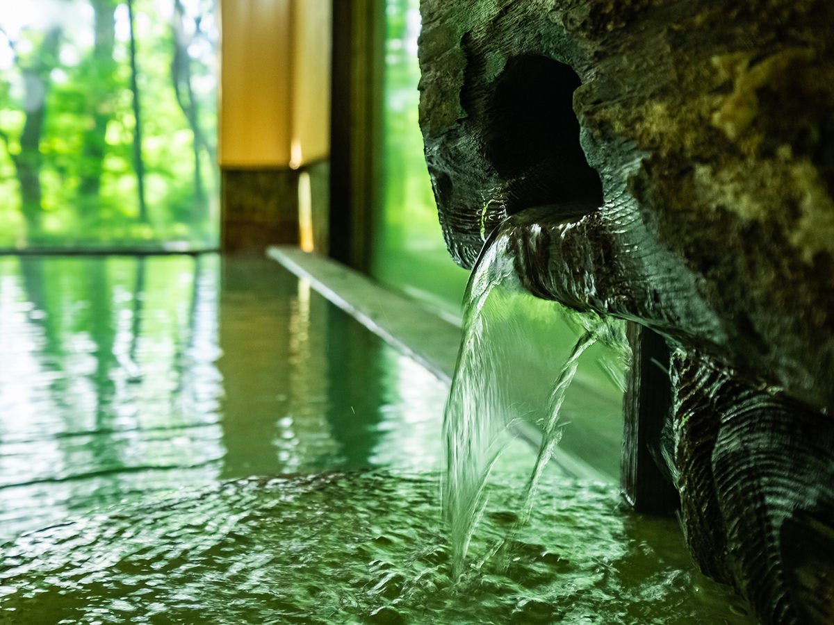 น้ำพุร้อนธรรมชาติ 100%.