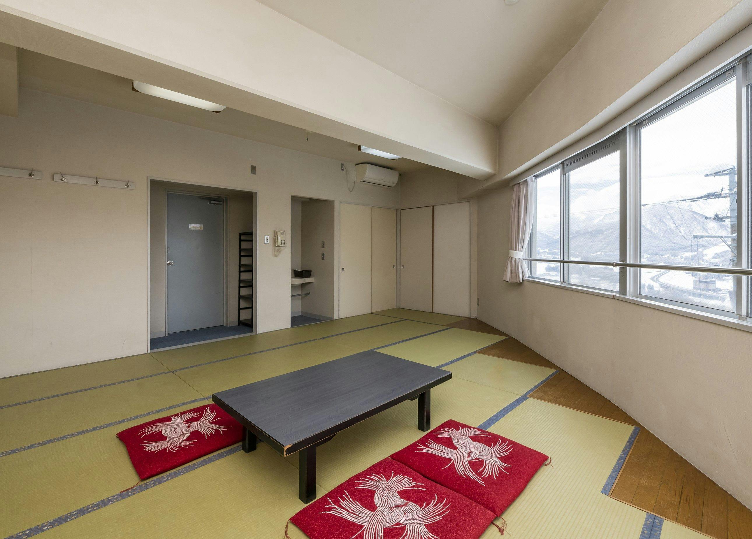 Kamar gaya Jepang 16 tatami, kamar sudut (dengan wastafel dan toilet terpisah)