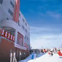 Lokasi strategis di dalam area ski!