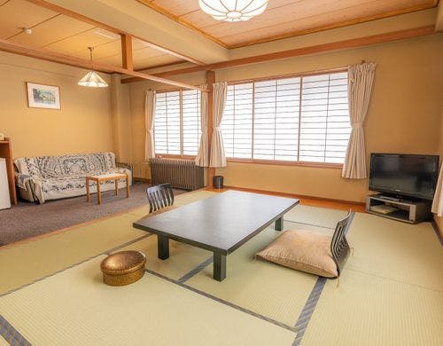 スタンダード和室　広縁付の客室。