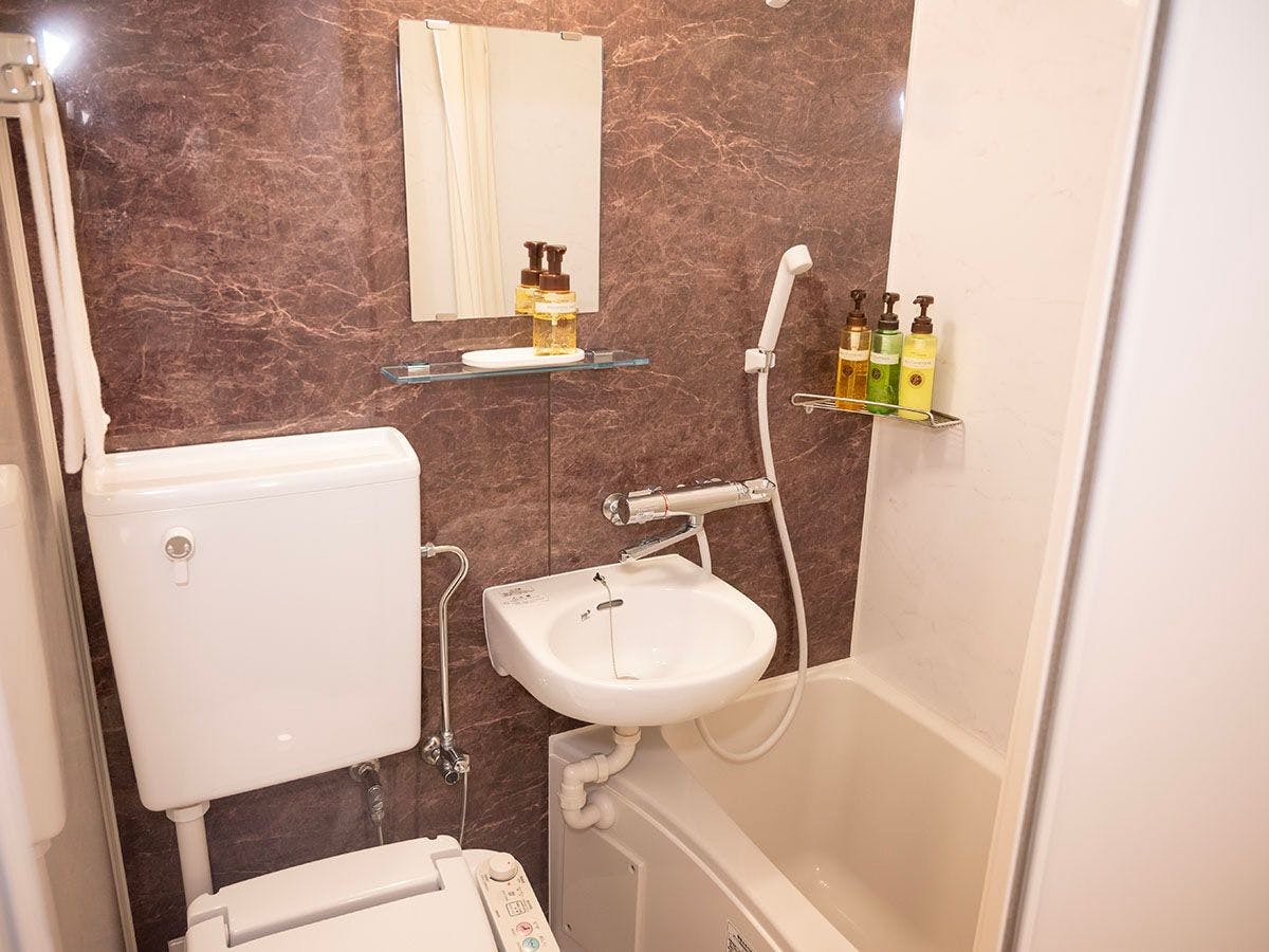 翻新後客房的浴室