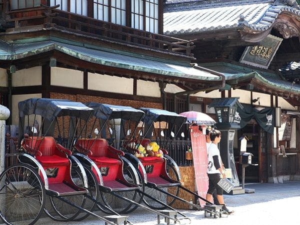 รถลากที่น้ำพุร้อนโดโกะ