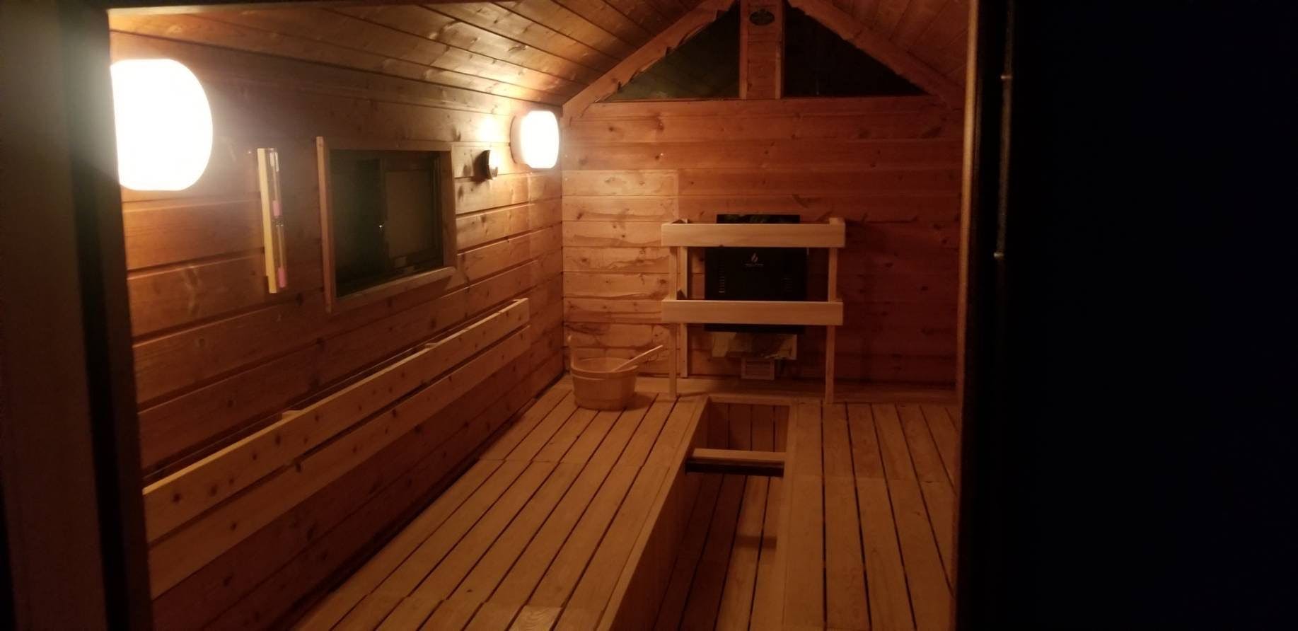 Sauna dengan suasana malam