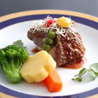 【Hidangan Gourmet: Steak Daging Sapi Lokal】