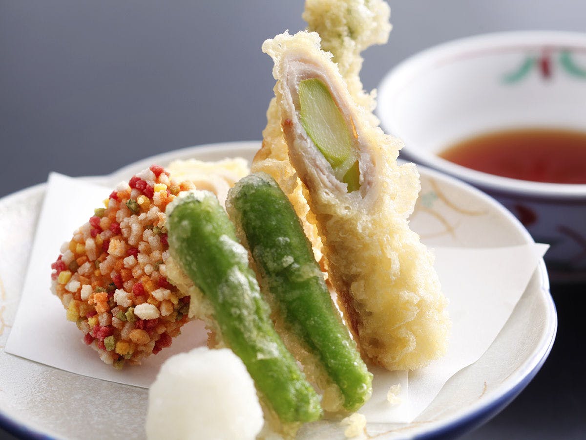 【งานเลี้ยงอาหารรสเลิศ】