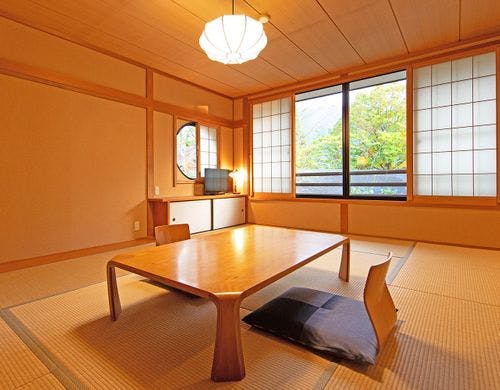 本館和室10畳（トイレ付バスなし）階段あり