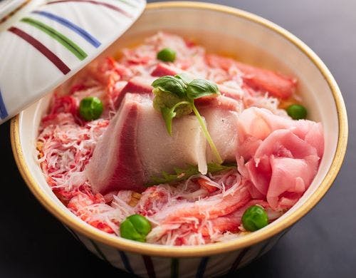 蟹鰤会席　鰤漬け蟹のちらし寿司