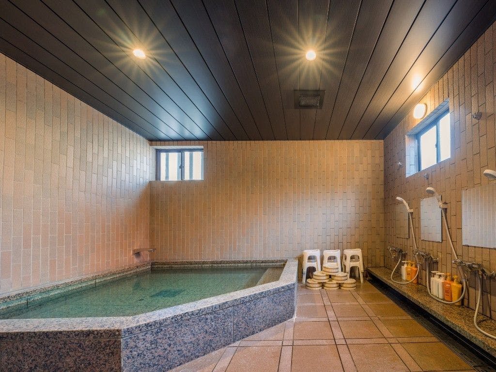 ตัวอย่างห้องอาบน้ำสาธารณะ