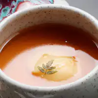 Hidangan chawanmushi dengan tahu di dalamnya.