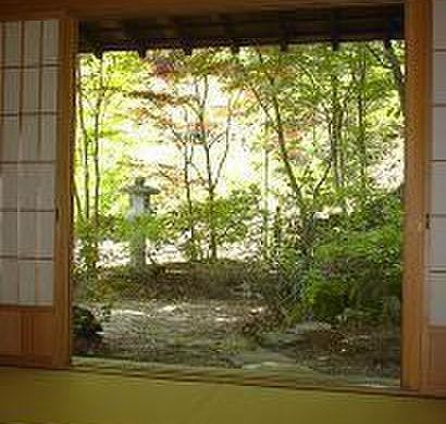 和室から眺める日本庭園・・・極みの家