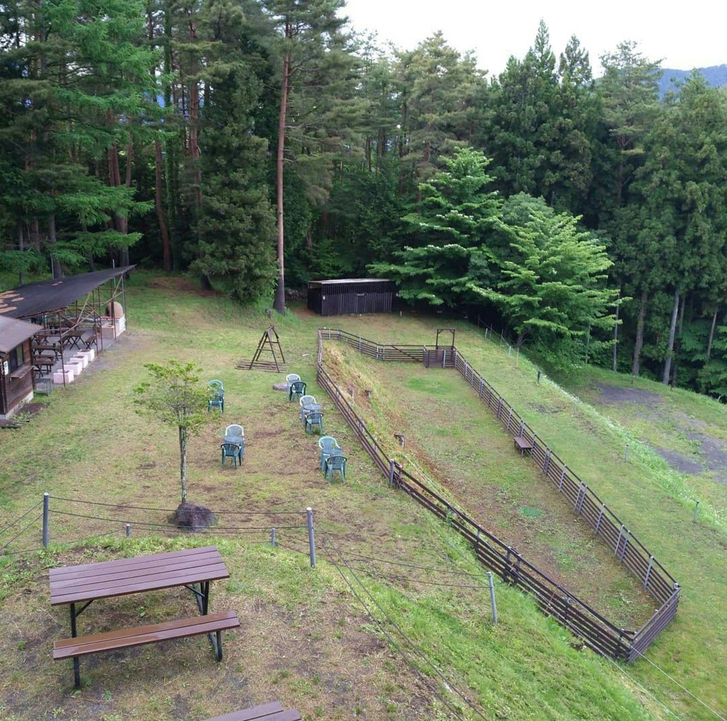 ลานวิ่งเล่นสำหรับสุนัขที่ฟาร์มฟูจิซัง