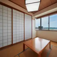 【ห้องสไตล์ญี่ปุ่น-ตะวันตก】ผ่อนคลายด้วยการเหยียดขาบนเสื่อทาทามิอย่างสบายๆ