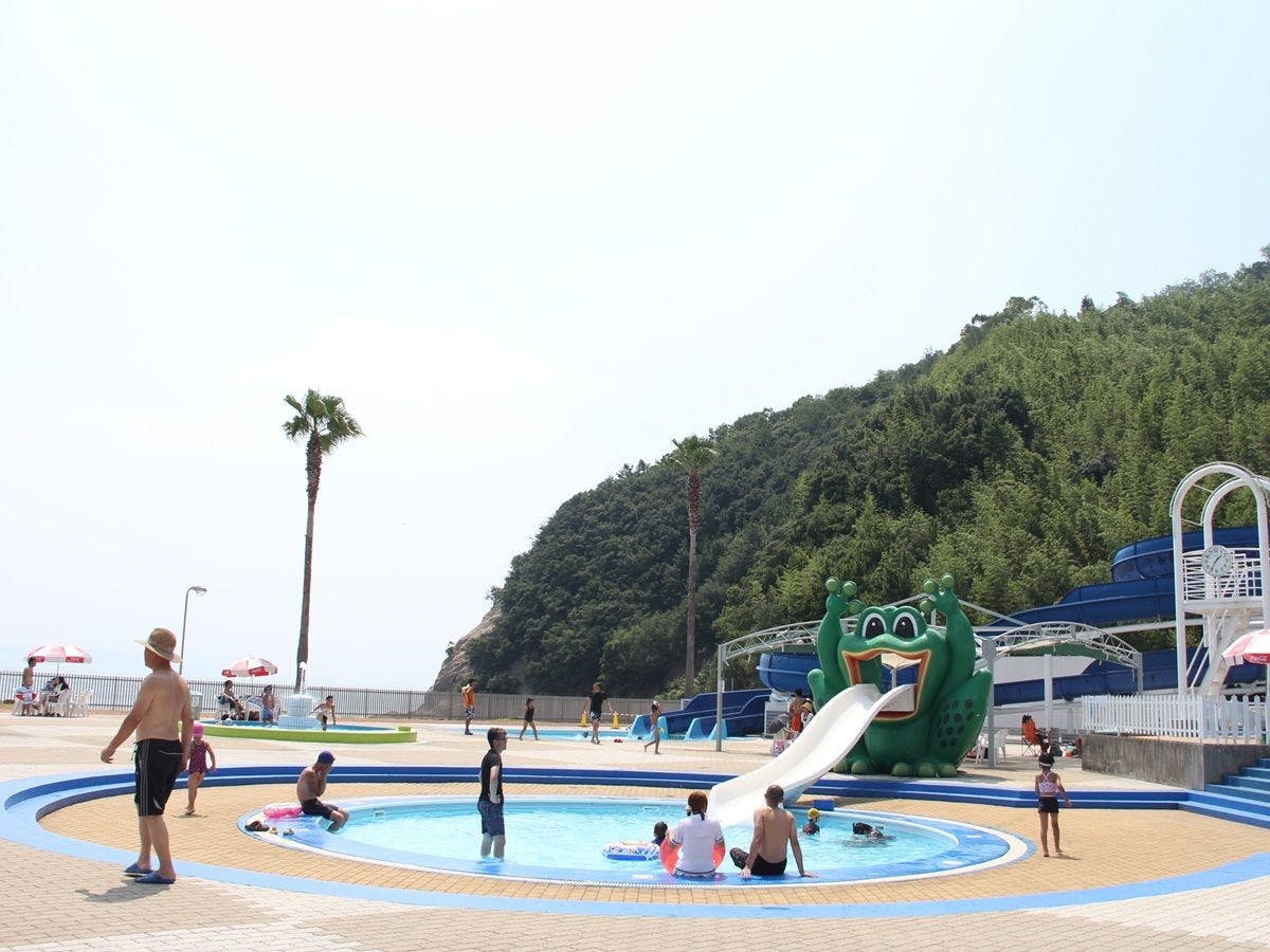 สระว่ายน้ำสำหรับครอบครัวเฉพาะฤดูร้อน!