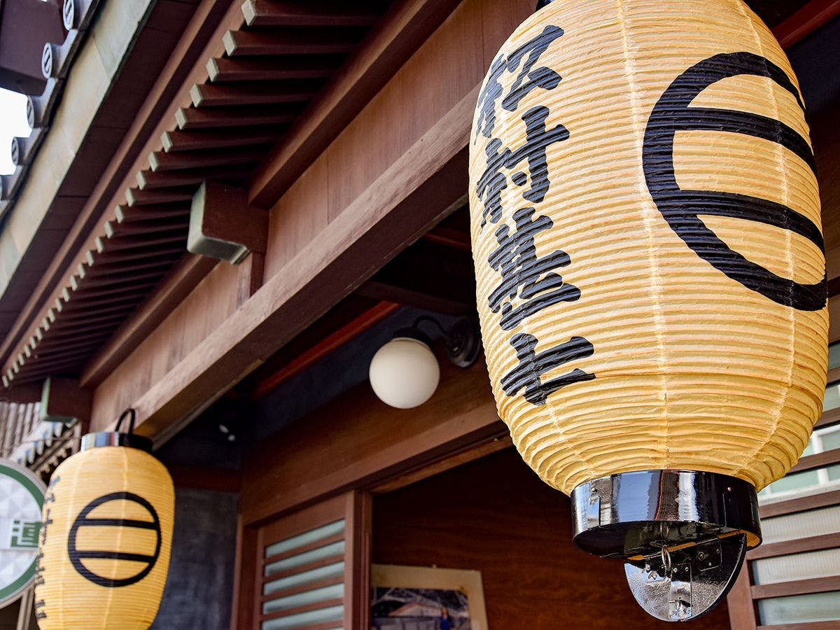 *【현관】역사적인 문 구조.