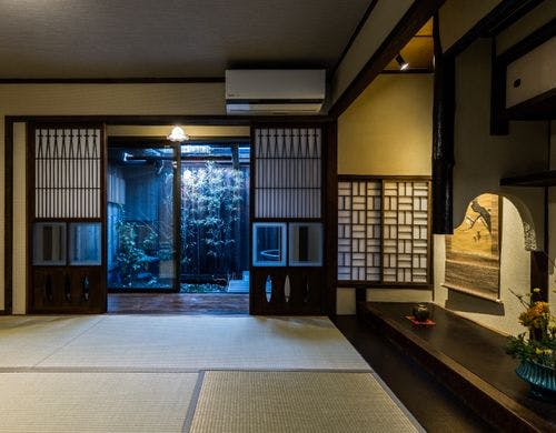 本館一階和室と庭